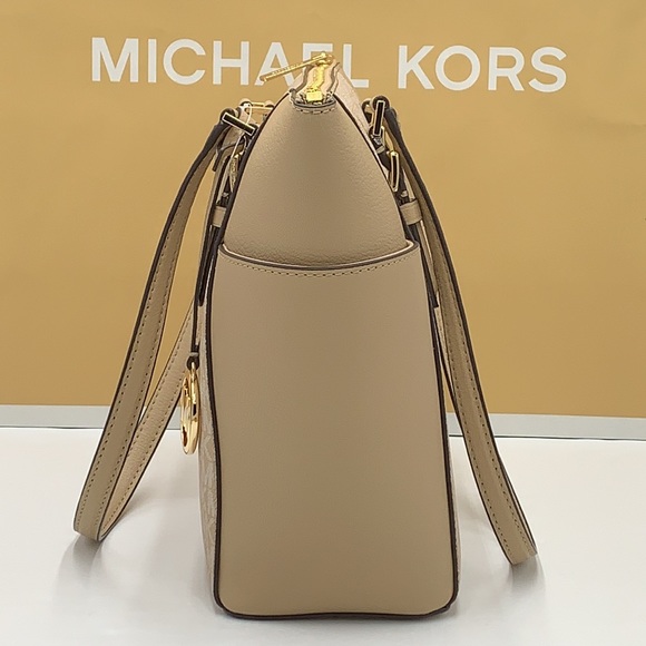 MICHAEL KORS
Charlotte Large Logo and Leather Top-Zip Tote Bag Bisque Mu… - Picture 8 of 16